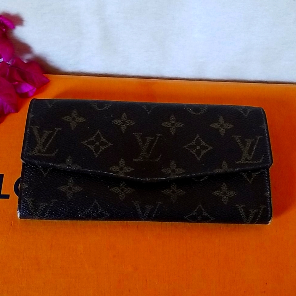 Authentic Louis Vuitton vintage wallet